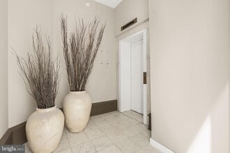 Building Photo - 1602 Locust St