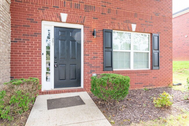 Building Photo - 3 Bed/2 Bath Townhouse in Douglasville!
