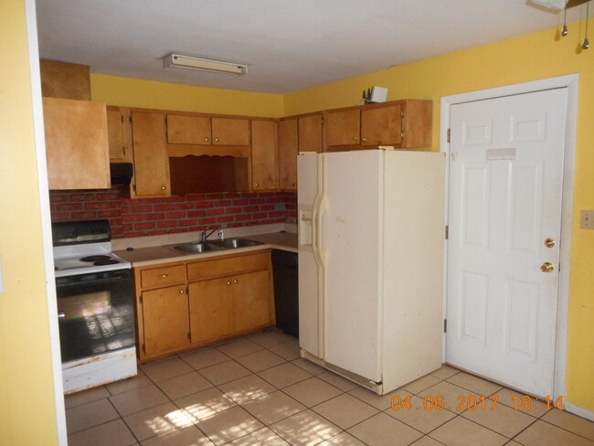 Building Photo - 2115 Flipper St