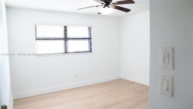 Building Photo - 9023 SW 113th Pl Cir W