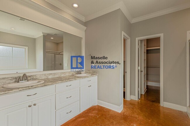 Building Photo - 3 Bed/2 Bath Home in Providence