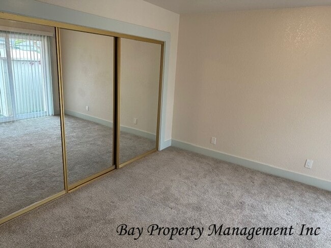 Building Photo - Charming 2 Bedroom, 2 Bath Home with Beaut...