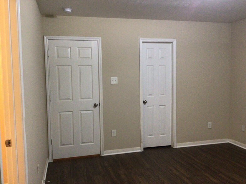 Building Photo - 22270 Queenbury Hills Dr