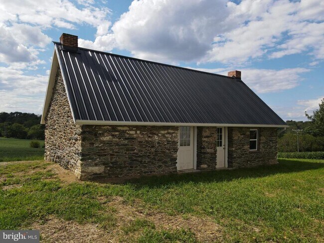 Building Photo - 8358 Woodville Rd