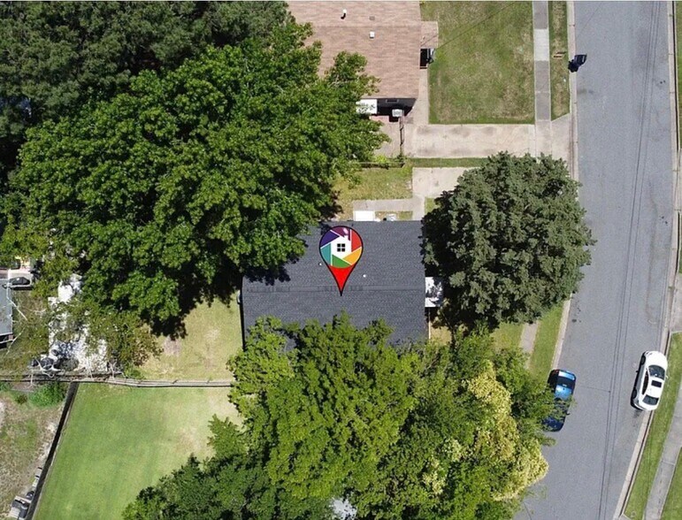 Building Photo - 2460 Hemlock St