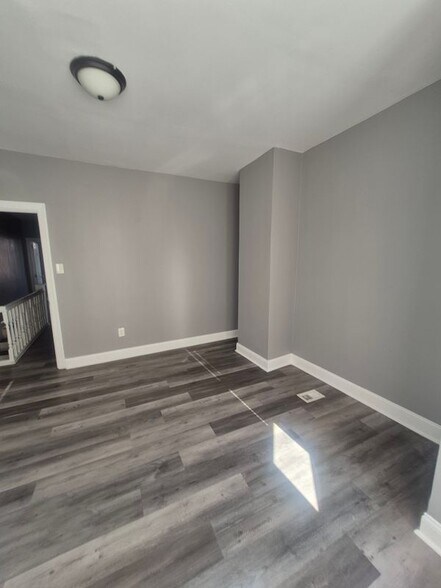 Building Photo - 114 N Yewdall St