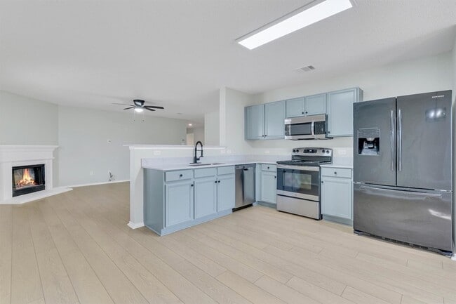 Building Photo - 131 Sandlewood Dr