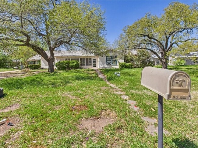 Building Photo - 722 Garden Acres Blvd