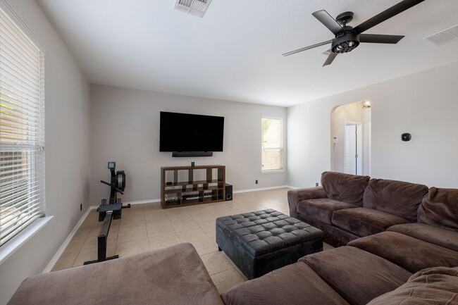 Building Photo - 21646 Seminole Oaks