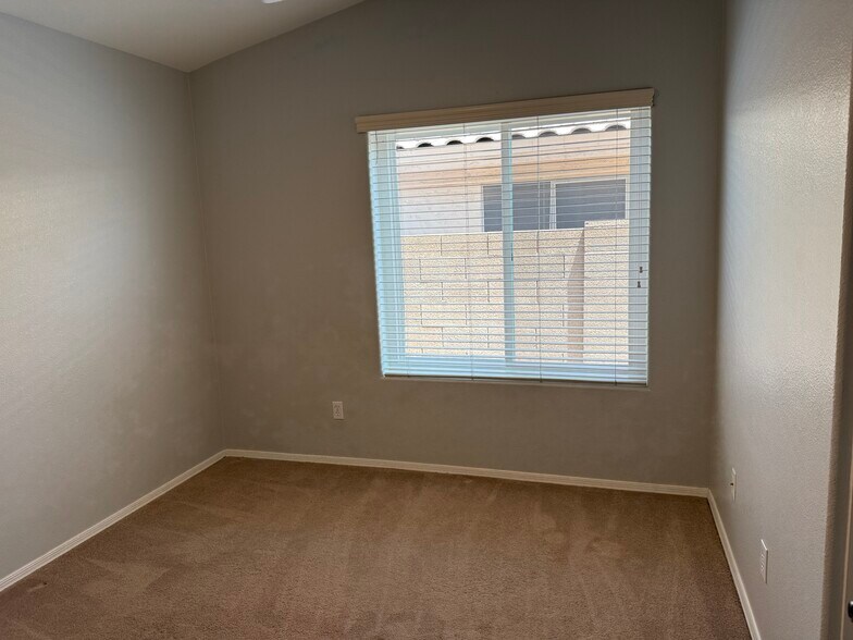 Building Photo - 4629 E Lavender Ln