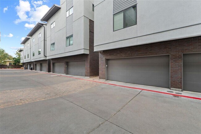 Building Photo - 1702 S Lamar Blvd