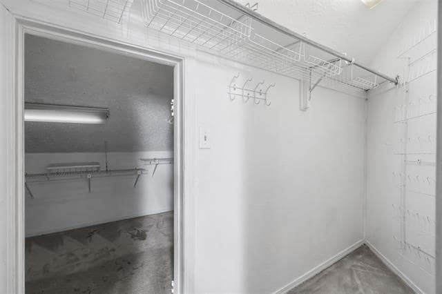Building Photo - 5590 Spring Valley Rd
