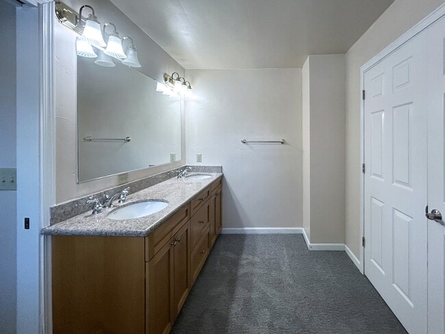 Building Photo - 2109 Alder St