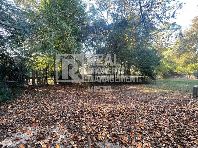 Building Photo - 631 Maplewood Dr