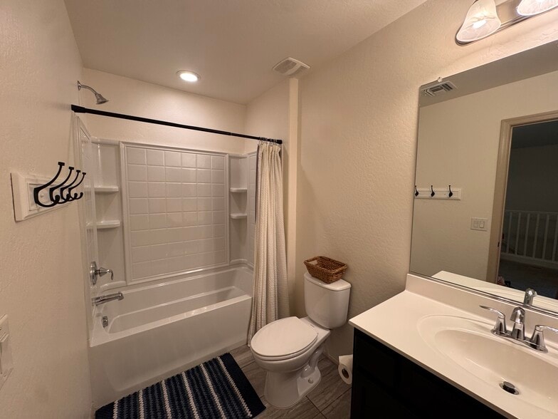 Building Photo - 125 N Sunvalley Blvd