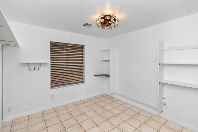 Building Photo - "3-Bedroom, 2-Bathroom Solar Home with a Pool in Mesa Del Sol!"