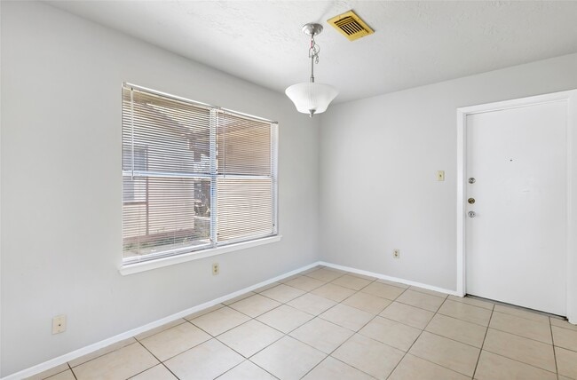 Building Photo - 7310 Maple Walk Dr