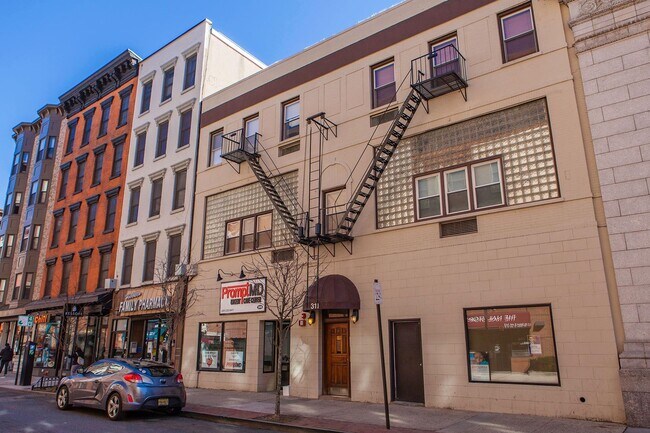 Building Photo - 309 1st St