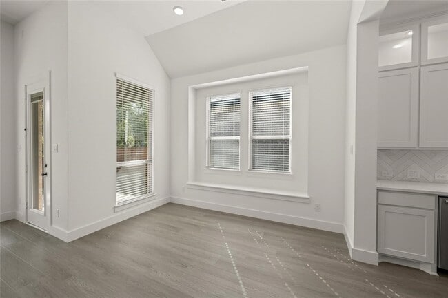 Building Photo - 2209 Pelican Dr