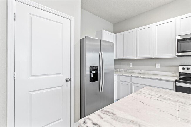 Building Photo - 17637 Crescent Moon Lp