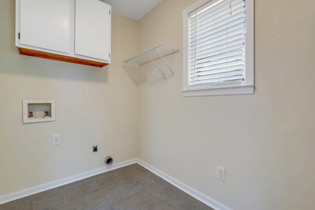 Building Photo - 110 Flat Shoal Ln