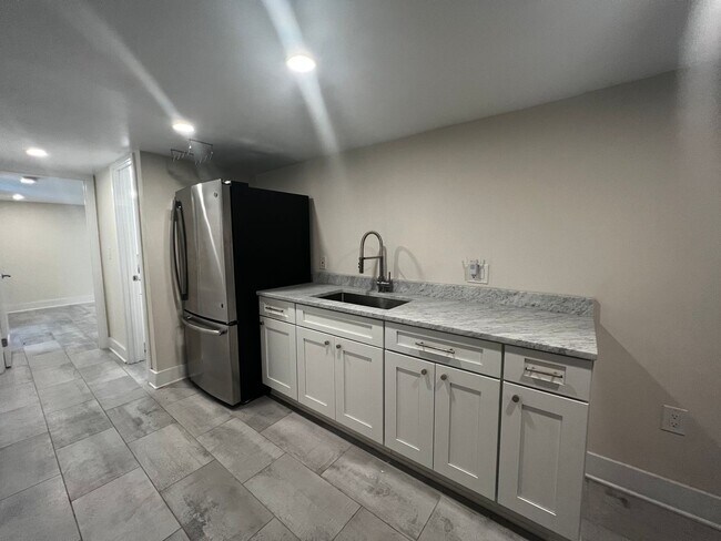 Building Photo - Lavish 5 BR/4 BA Townhome in Petworth!