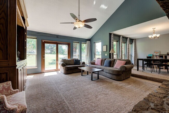 Building Photo - 7808 Forest Ln