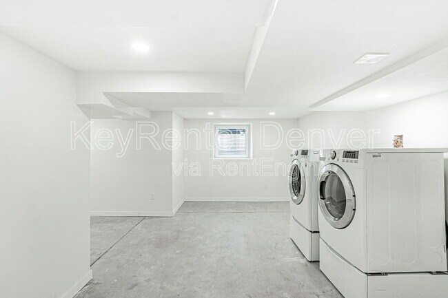 Building Photo - 421 N Stuart St