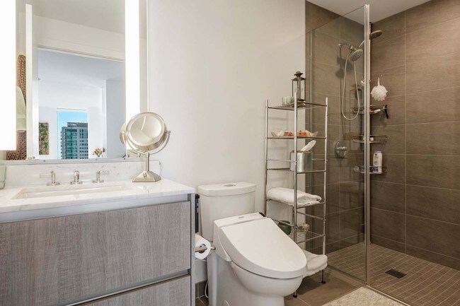 Building Photo - Stunning LUMINA Condo with Bay Views