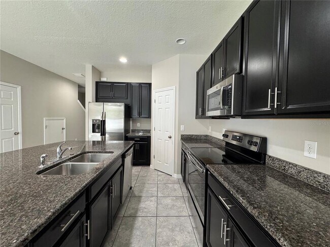 Building Photo - 7208 Grand Elm Dr