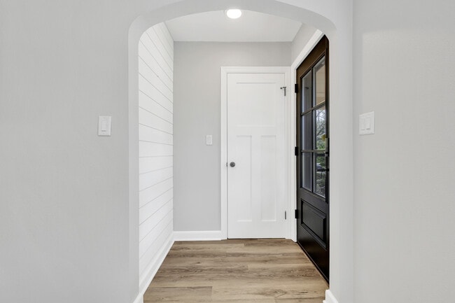 Building Photo - 1066 Poplar St