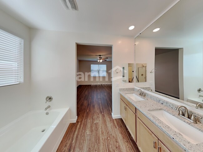 Building Photo - 7161 E Bobwhite Ct