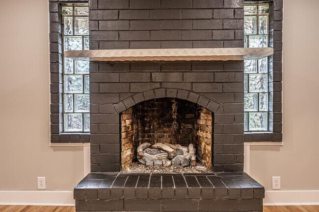 Building Photo - 440 W Maine Ave