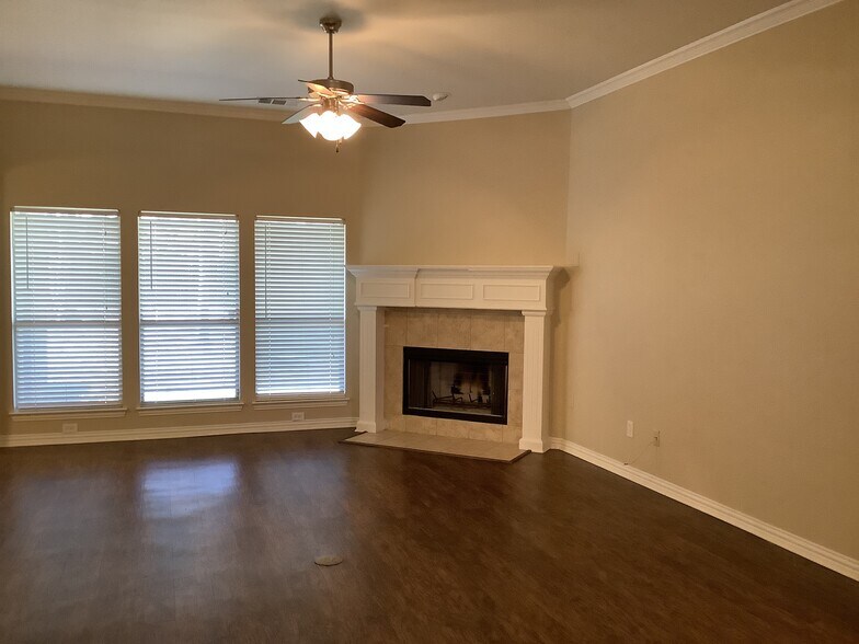 Building Photo - 515 Cool Meadow Ct