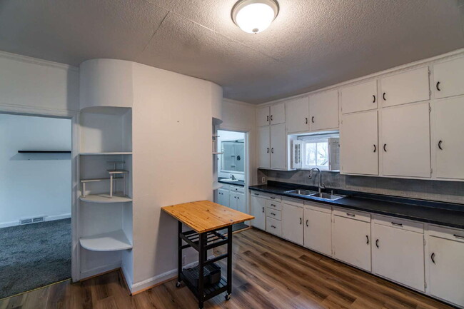 Building Photo - Updated 3-Bedroom Townhouse-Style Duplex with Modern Kitchen & Bath – Pets Welcome!