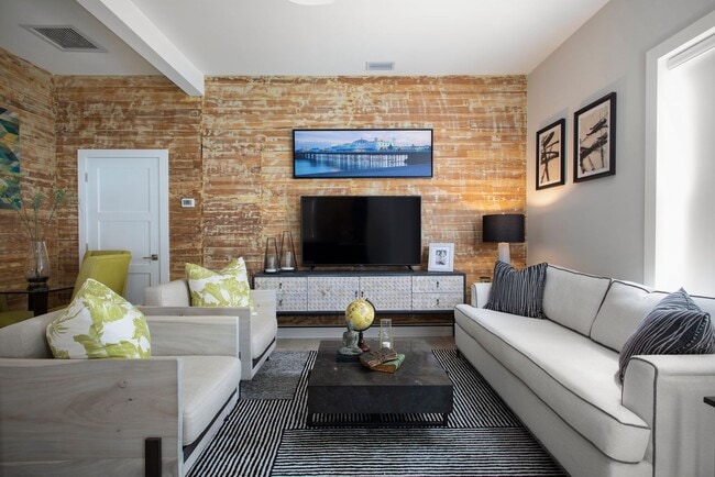 Building Photo - Beautifully Furnished 2 Bedroom 1 Bathroom...