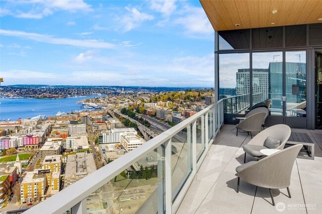 Building Photo - Seattle - Modern 1-Bedroom Condo with Stun...