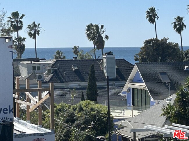 Building Photo - 157 Hart Ave