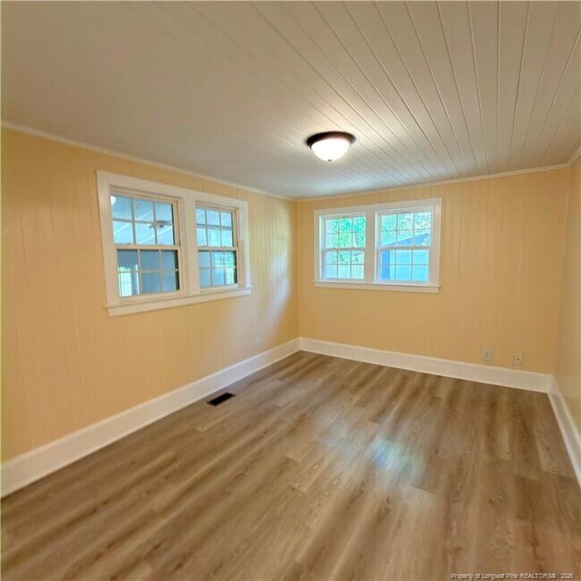 Building Photo - 228 Eastwood Ave