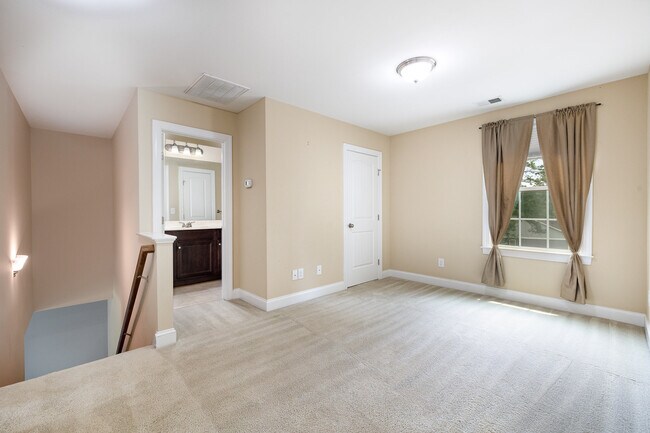 Building Photo - 201 Phillips Ridge Ln