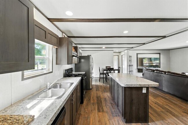 Building Photo - 102 Pink Dahlia Dr