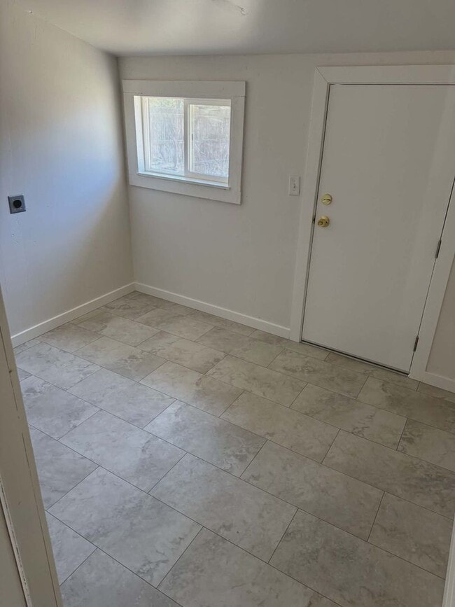 Building Photo - Newly remodel 2 Bedroom on Large lot
