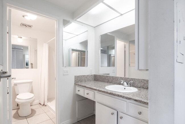 Building Photo - 717 Ocean View Dr