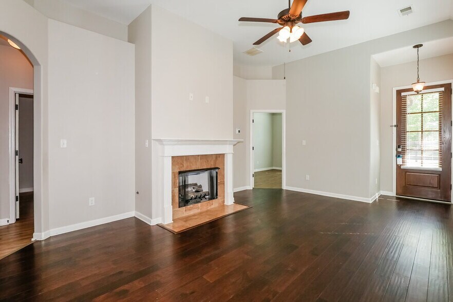 Building Photo - 6893 Raleigh Lagrange Rd