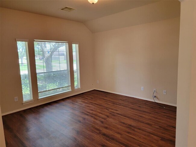Building Photo - 2734 Troy Dr
