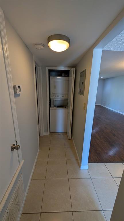 Building Photo - 2882 Plaza Terrace Dr