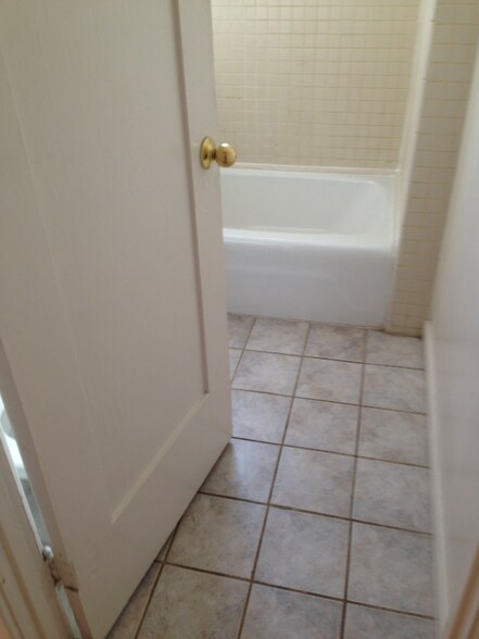 Building Photo - 836 S Park View St