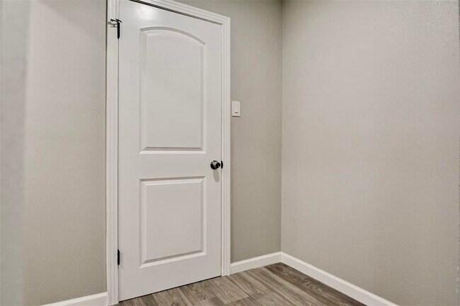 Building Photo - 7906 Hammerly Blvd