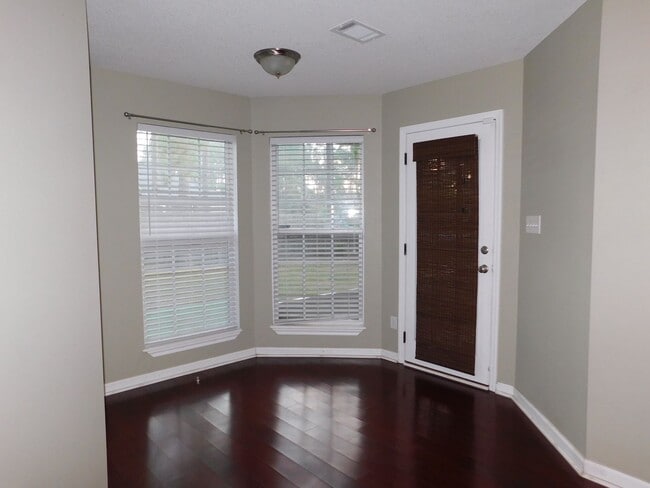 Building Photo - 3 bedroom in Crestwood S/D