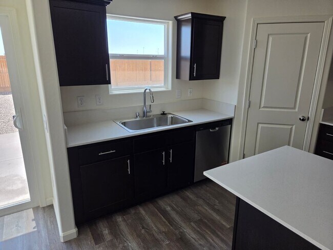 Building Photo - Brand new spacious single family home in Bakersfield - Schedule your tour now!